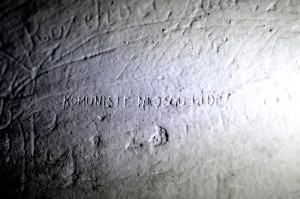 napisy na stene cely smrti vězení v Brně na Cejlu