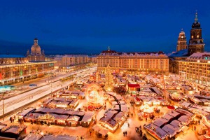 pohled na Vánoční trhy v Drážďaněch